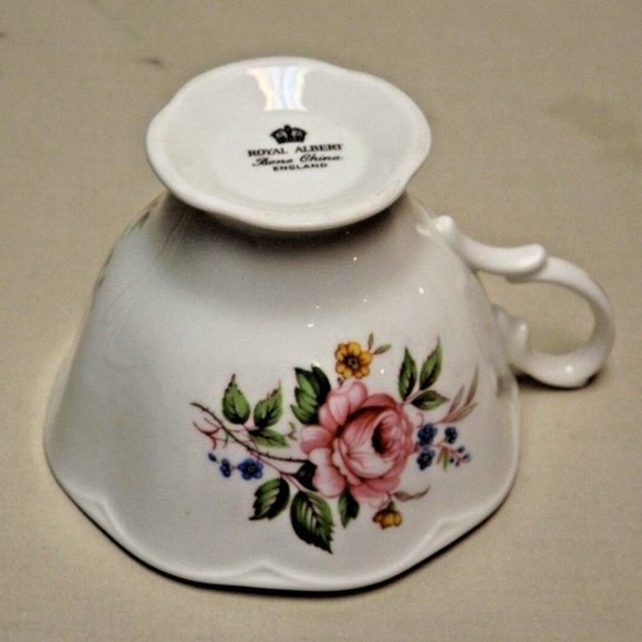 Royal Albert Bone China England Floral Pattern Tea Cup and Saucer - Picture 7 of 12